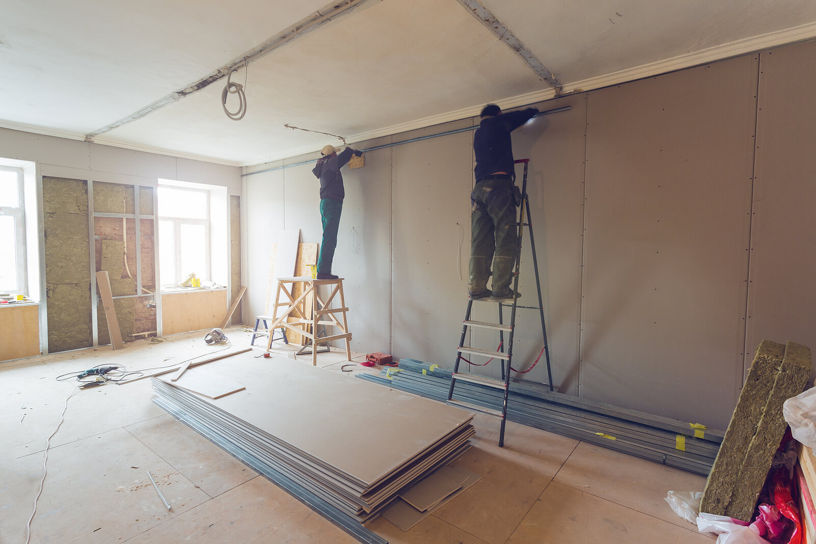 Workers are installing plaster